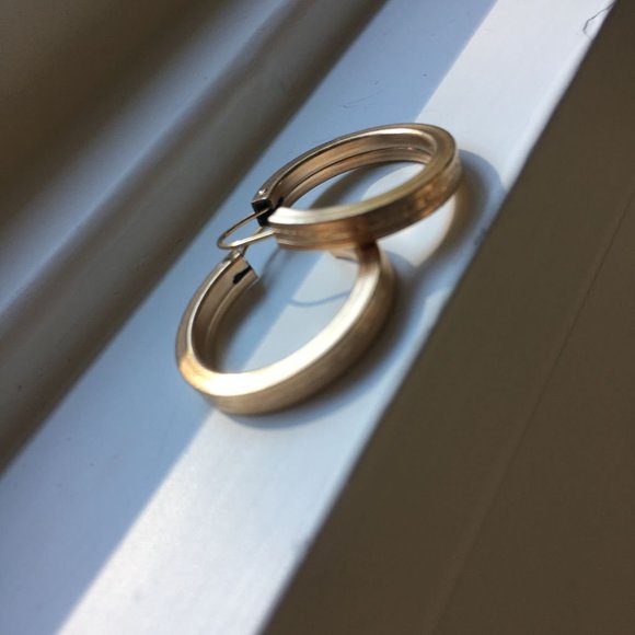 Vintage Small Gold Hoops - Picture 5 of 6
